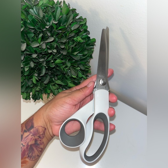Pinking Shear Scissors - Zig Zag Scissors - Picture 5 of 8